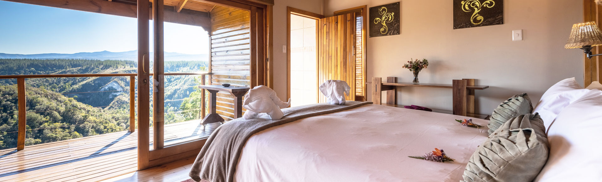 Selfcatering Accommodation Knysna - immaculate, spacious and elegant Knysna forest cottages with fantastic views - honeymoon accommodation Knysna.