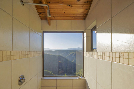 Cliffedge Cottage shower with a spectacular view - Fully Equipped Knysna self-catering cottages close to forest attractions. Ideal for two.