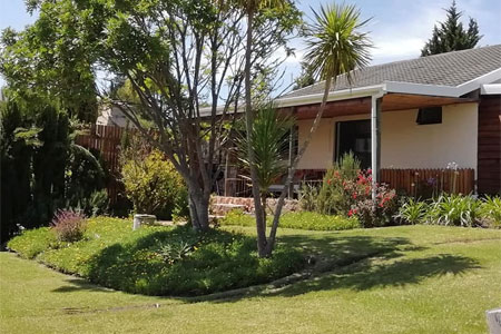 Hedge Cottage offers top-rated Knysna Self-catering Accommodation for couples on a budget - ideal for a Knysna Honeymoon in the forest, affordable accommodation at it's best